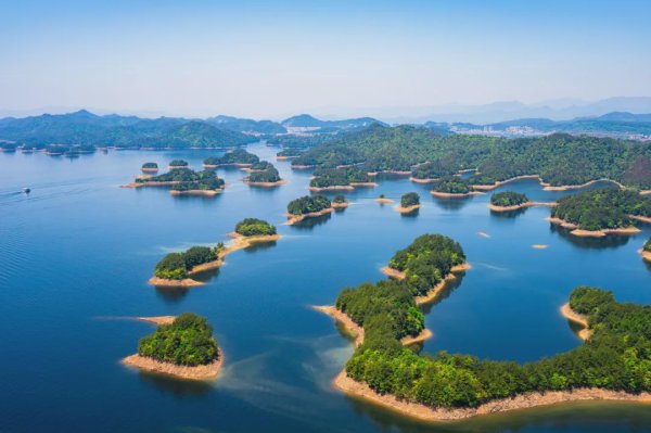 亿策略 高铁1h直达！被低估的避暑胜地，最低仅有16℃，1078座岛的洗肺氧吧，美食众多，游客仅西湖的1/10！